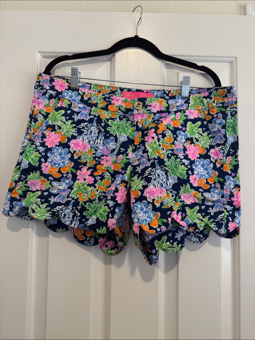 Lilly Pulitzer Disney Scallop short-Sz 10